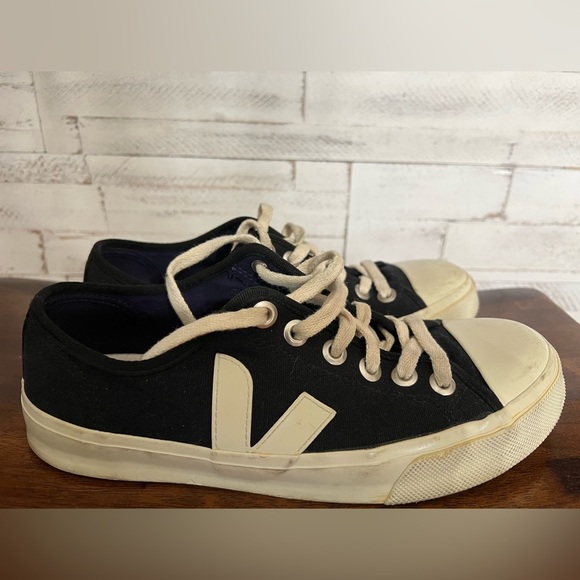 Veja Wata II Low Top Sneaker Size 9 - Picture 1 of 11